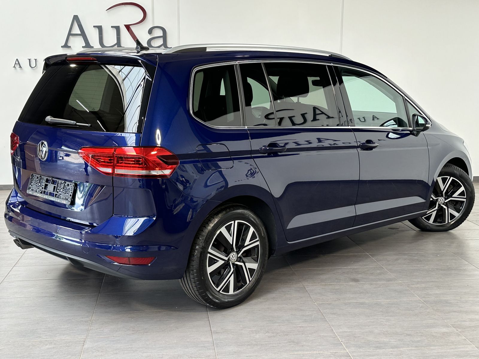 Fahrzeugabbildung Volkswagen Touran 2.0 TDI DSG Highline NAV+LED+ACC+PANORAMA