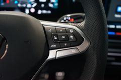 VW Tiguan 1.5 eTSI R-Line | Pano | AHK | 20" VW Tiguan 1.5 eTSI R-Line | Pano | AHK | 20"