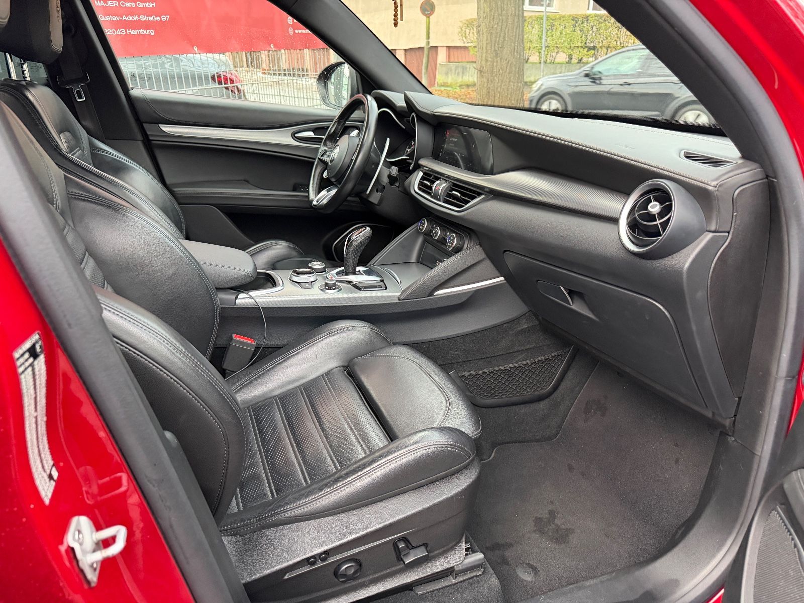 Fahrzeugabbildung Alfa Romeo Stelvio Veloce Q4*LED*LEDER*MEMO*SOUNDTHEATRE