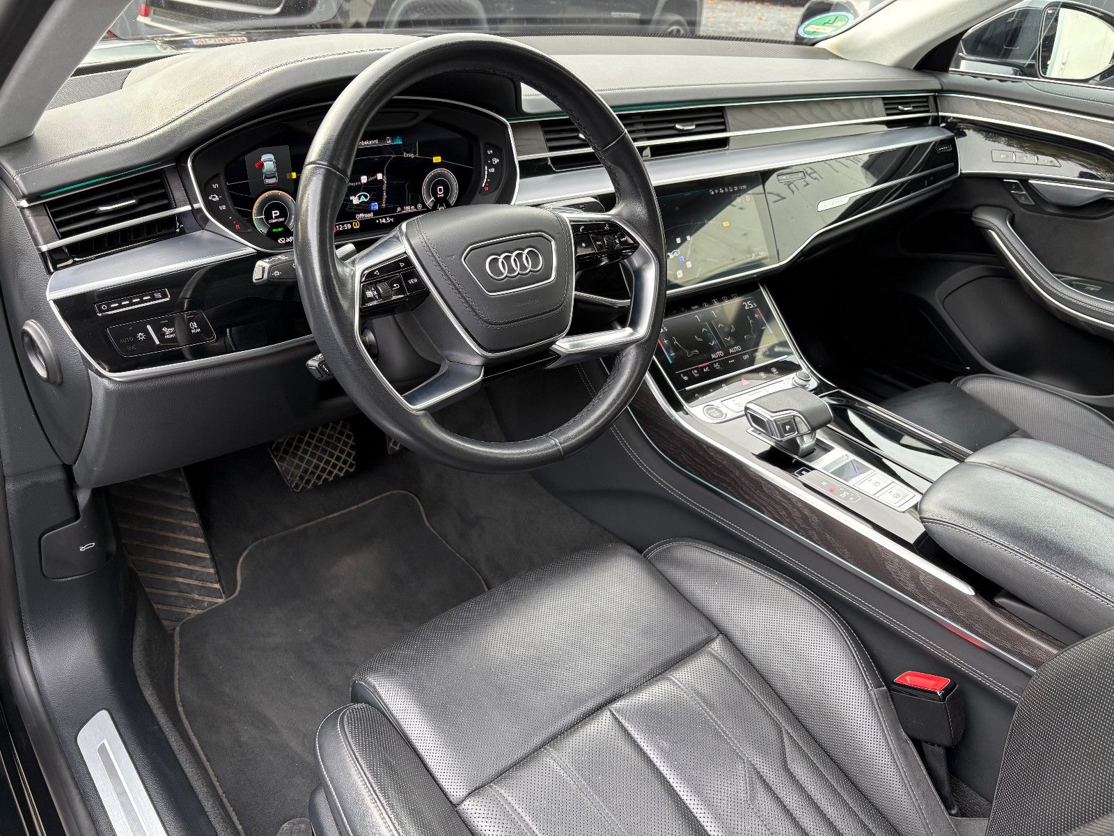 Fahrzeugabbildung Audi A8 60 TFSI e L quattro/Chauffeur-Paket/Fond-TV/