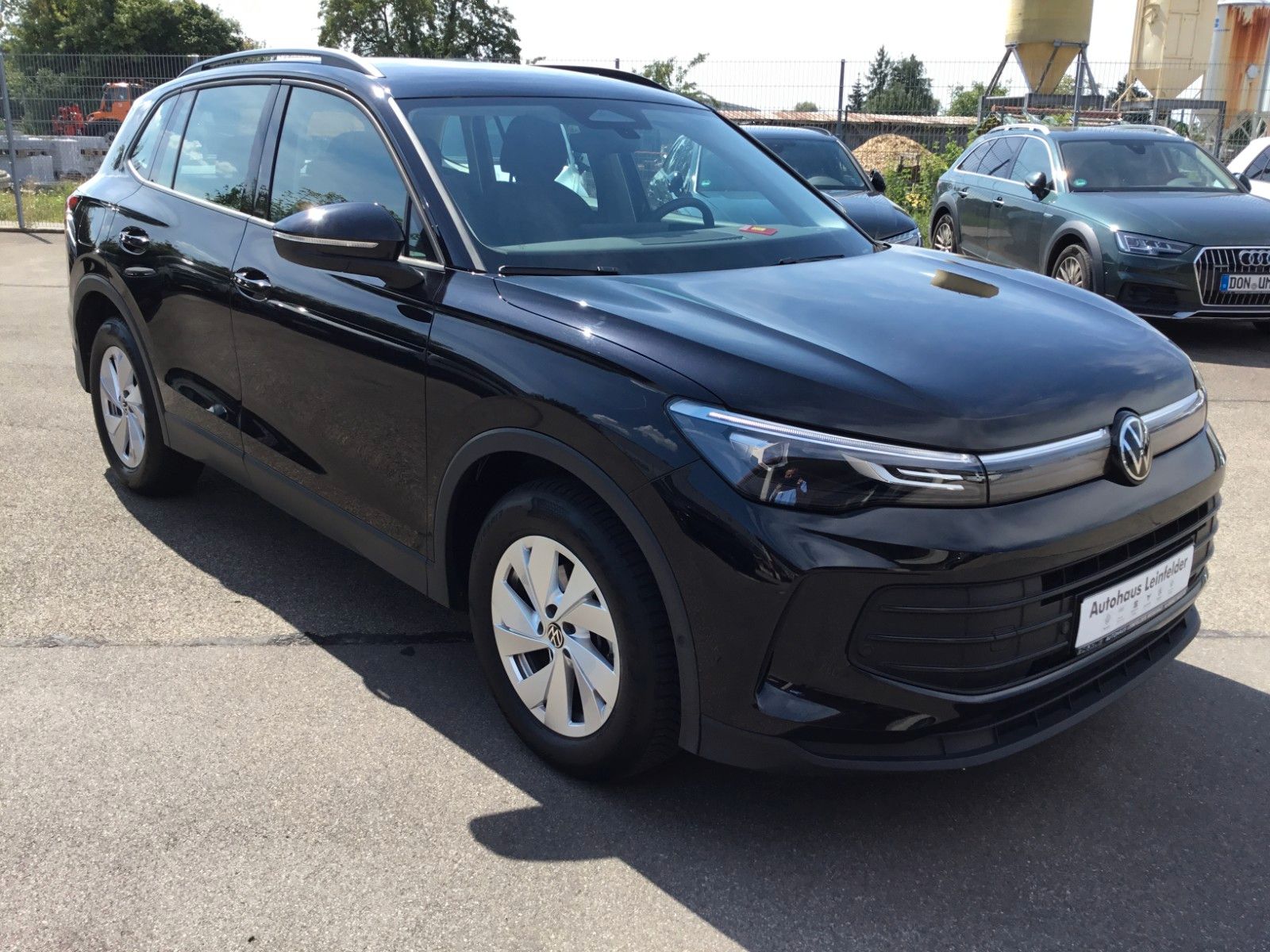 Fahrzeugabbildung Volkswagen Tiguan 1.5 eTSI DSG+AHK+LED+AppConnect+Sitzheizu