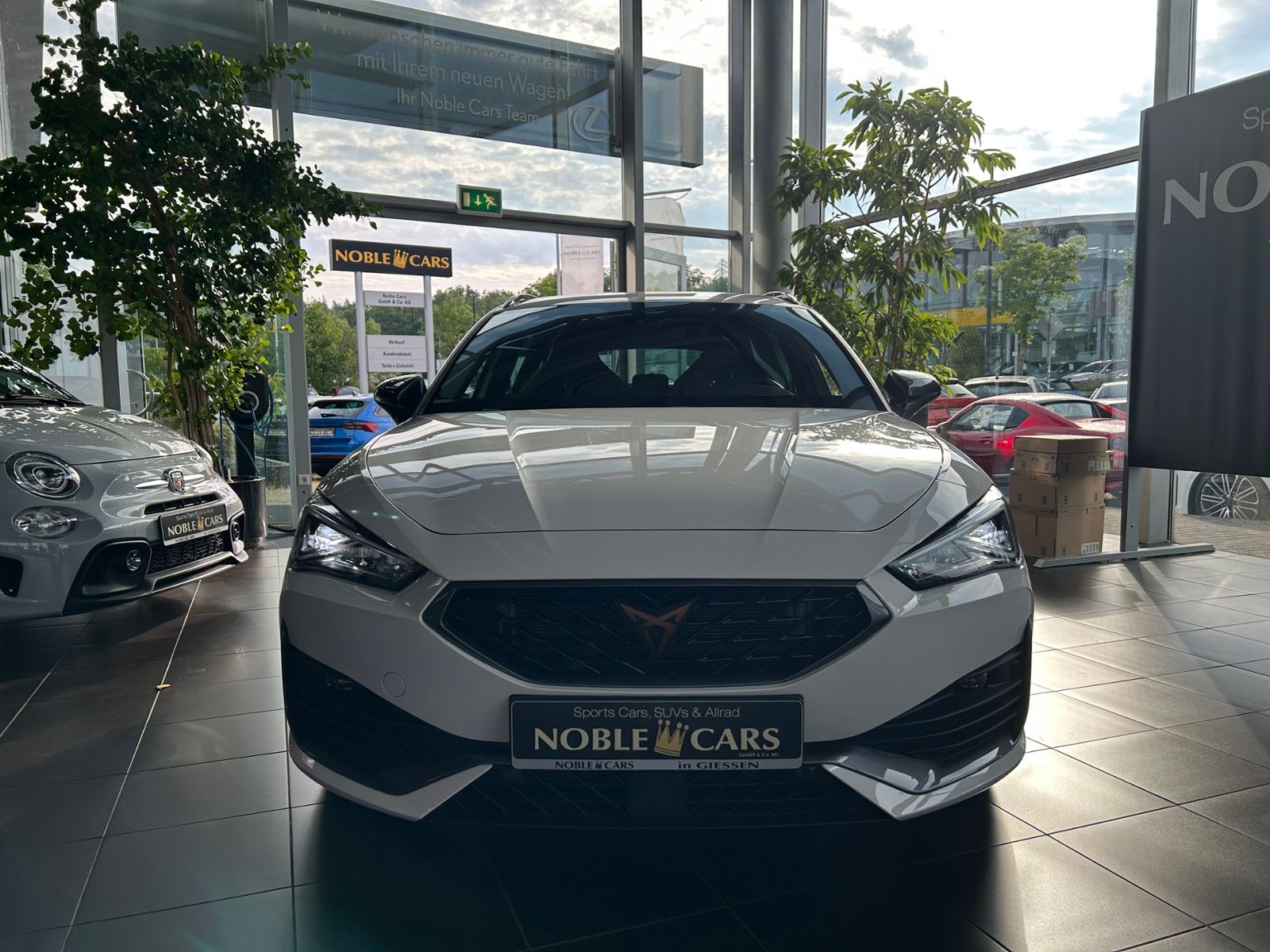 Fahrzeugabbildung CUPRA Leon Sportstourer VZ e-Hybrid NAV RFK SHZ 19"