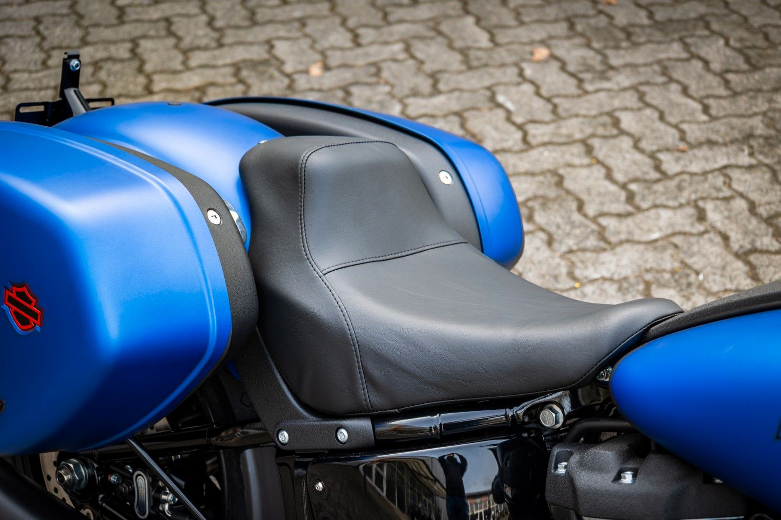 Fahrzeugabbildung Harley-Davidson FXLRST LOW RIDER ST 117 MY26