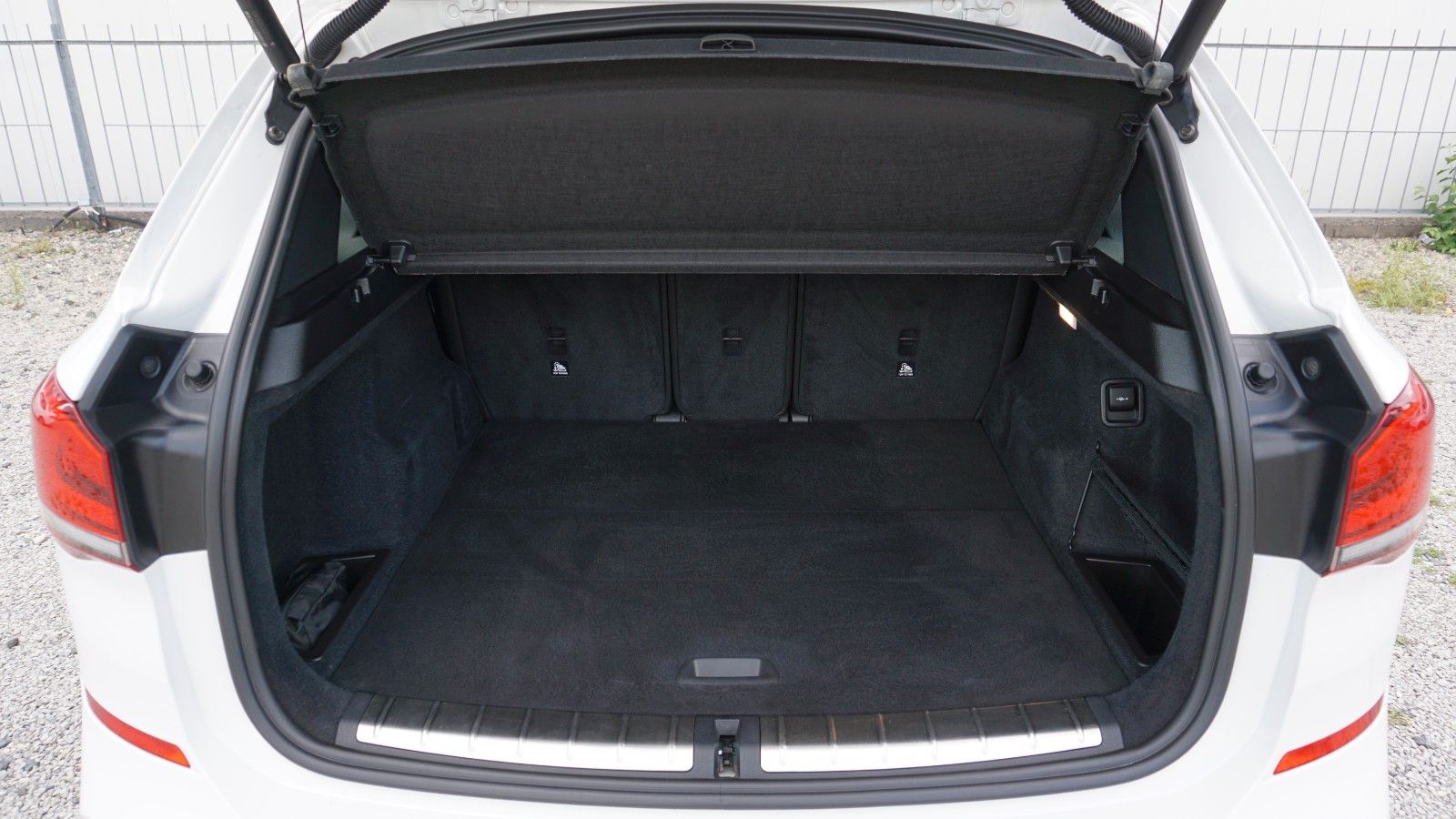 Fahrzeugabbildung BMW X1 sDrive 20 i M Sport,LED,Kamera,AHK, 8 fach be