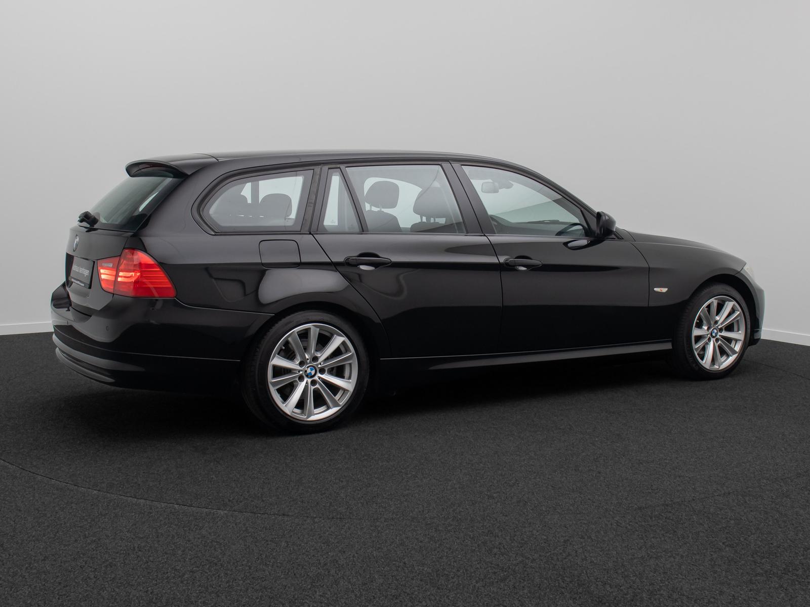 BMW 318 2012 — photo 6