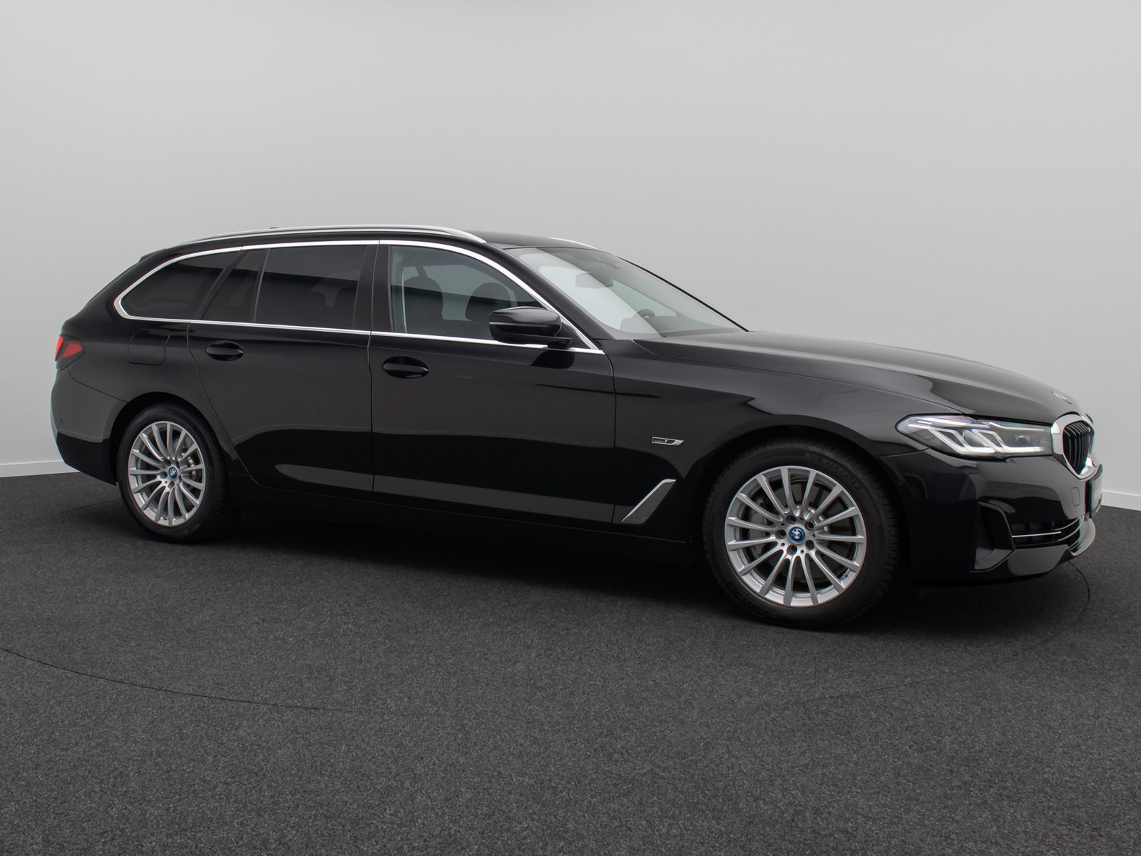 Fahrzeugabbildung BMW 530e Alarm AHK Laser DAB HUD Kamera Sport 18Zoll