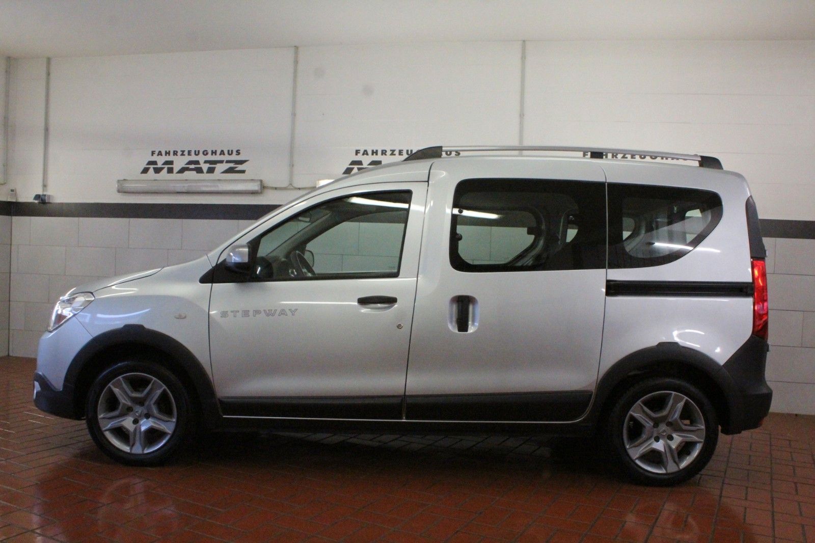 Fahrzeugabbildung Dacia Dokker SCe 100 Stepway *Navi*Klima*Kamera*