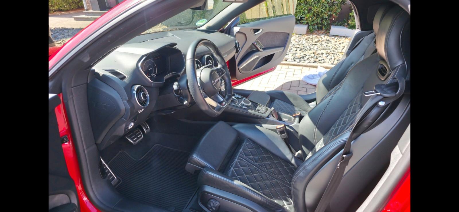 Audi TT Roadster 2.0 TDI S tronic quattro -