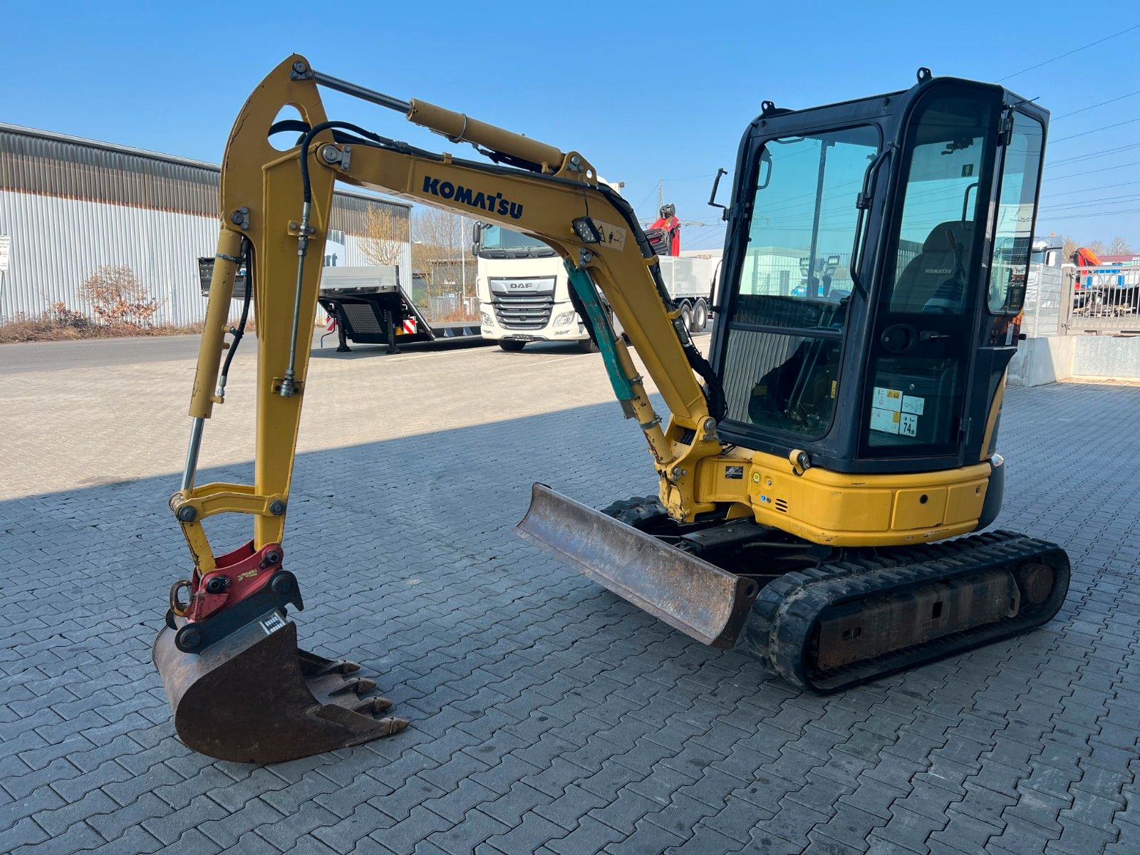 Fahrzeugabbildung Komatsu PC26MR / 2.032h / Tieflöffel 600mm/ MS03