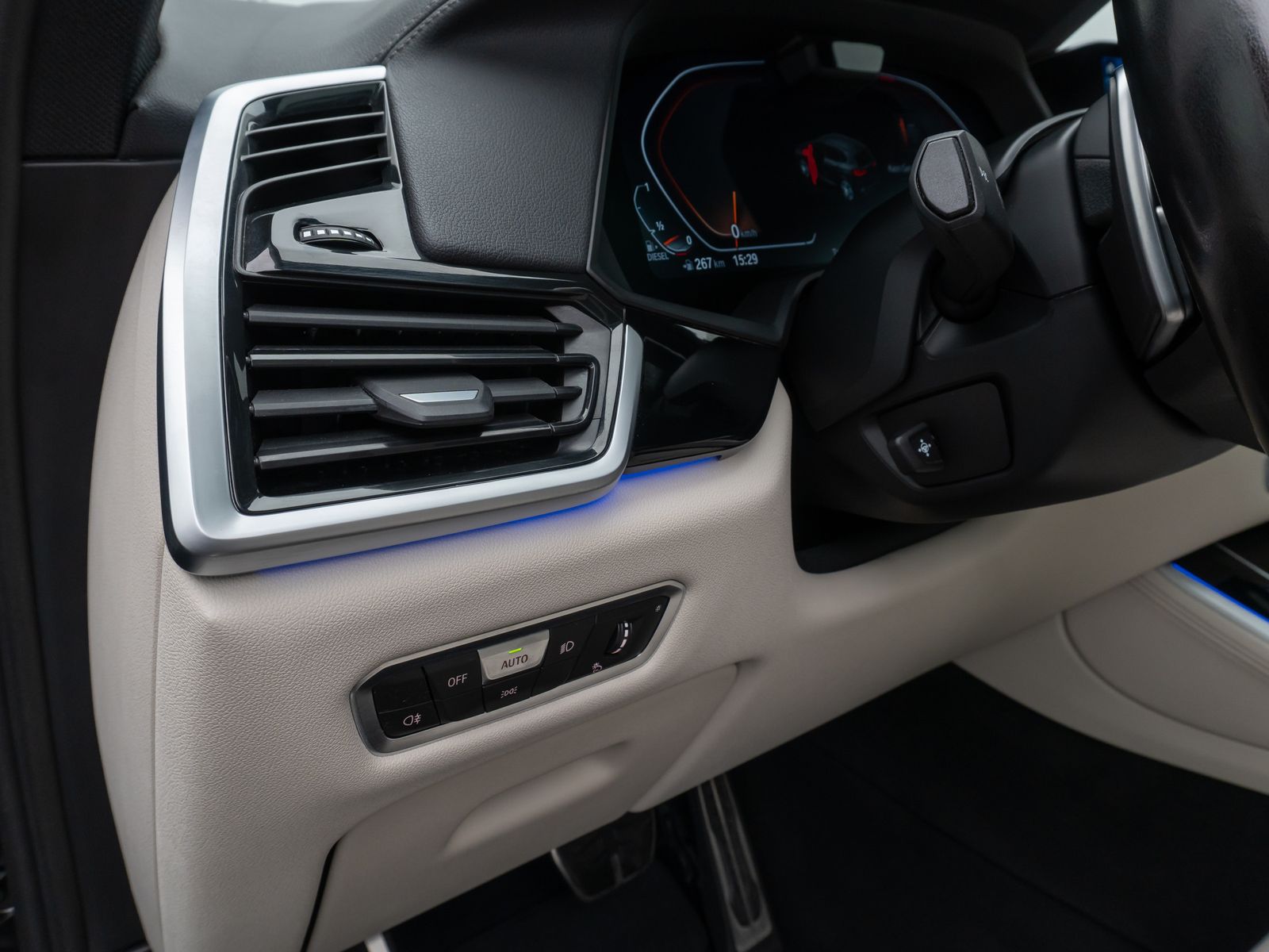 Fahrzeugabbildung BMW X5 xD30d M Sport 360°SoftCl HUD Panorama Belüftu