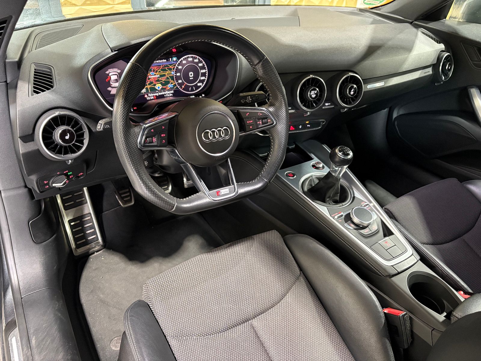 Fahrzeugabbildung Audi TT Coupe 2.0 TFSI/NAVI/PDC/SHZ/TEMPOMAT/8-FACH