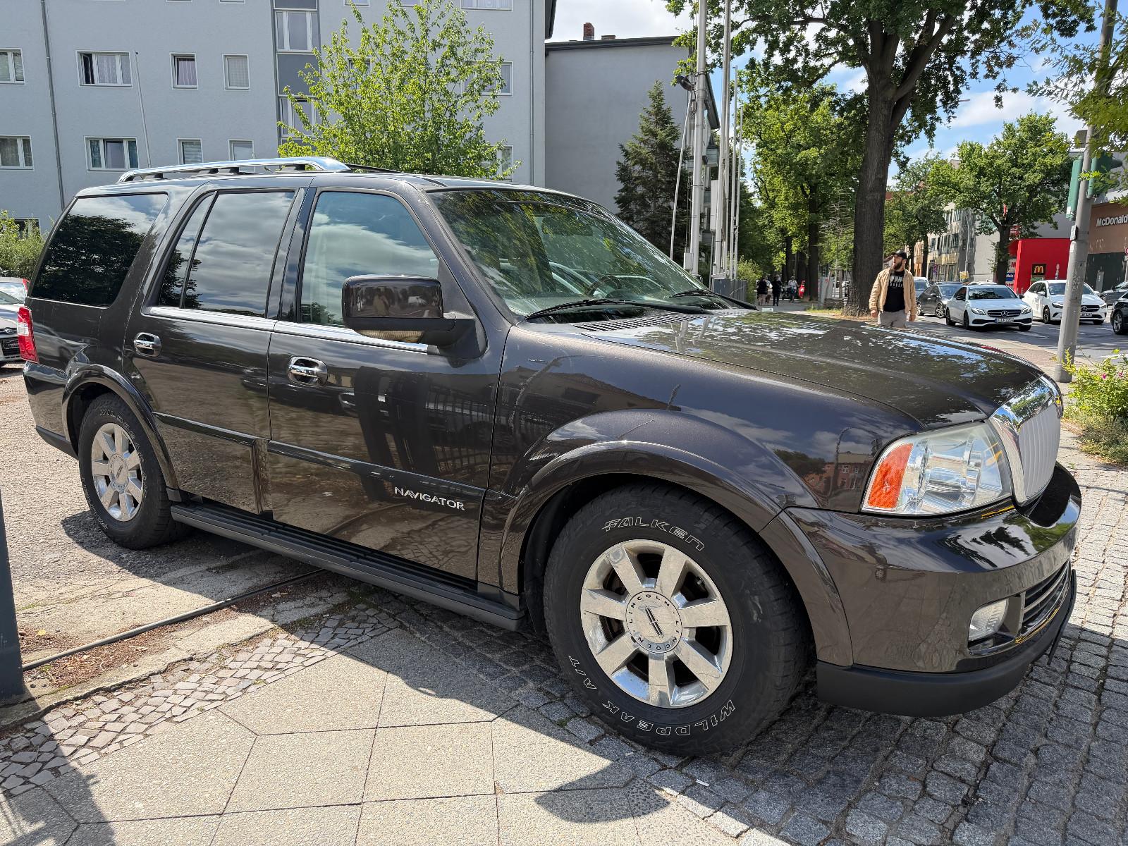 Lincoln NAVIGATOR 5,4L V8 4x4*AUT.*LEDER*EGSD*7-SITZE*