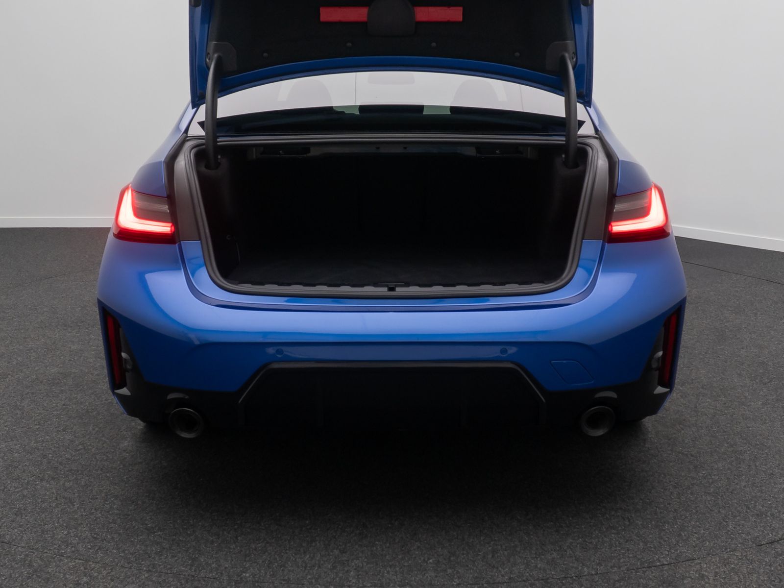 Fahrzeugabbildung BMW 320e M Spot DAB Widscreen PDC CockpitPlus 19Zoll