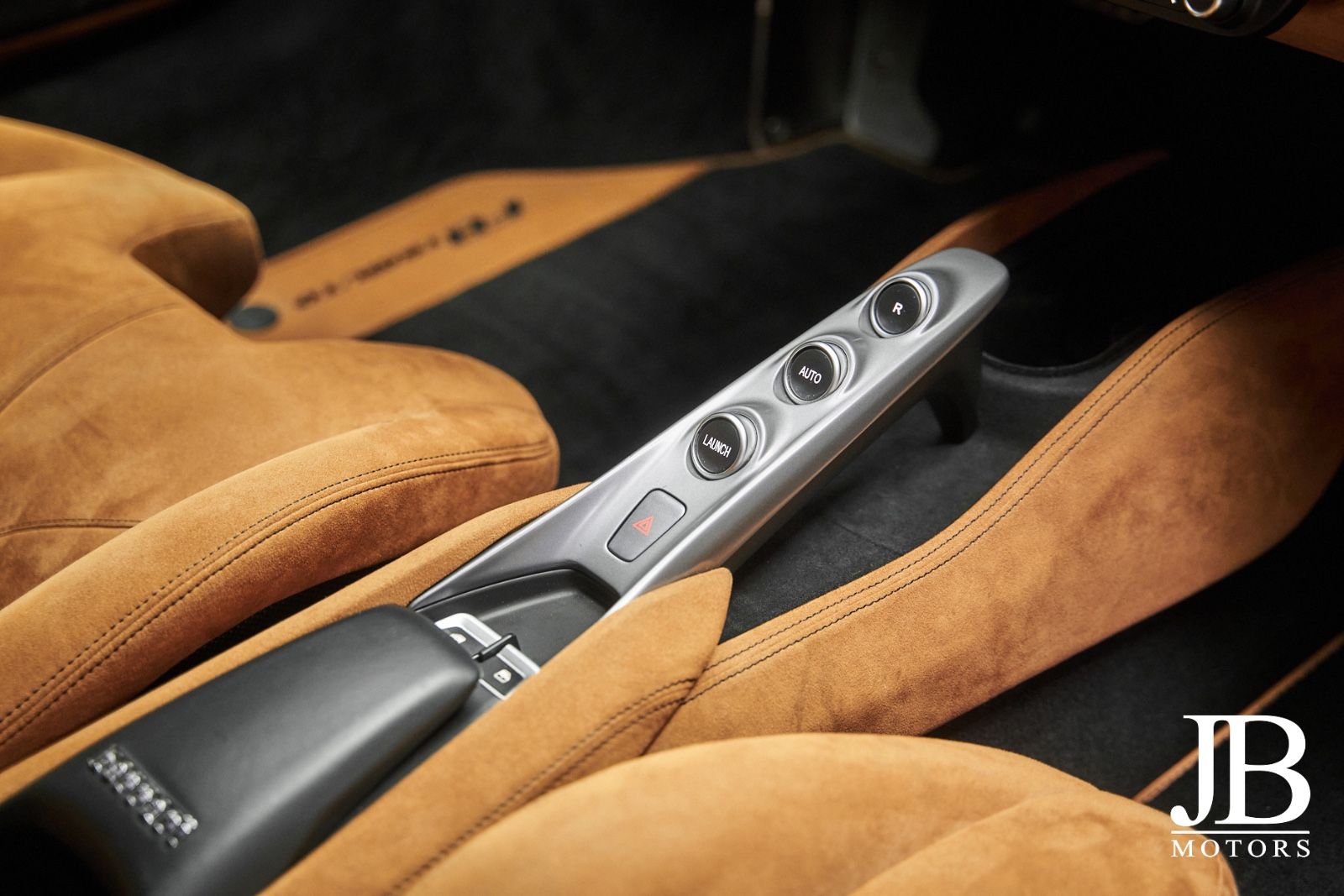 Fahrzeugabbildung Ferrari F8 Tributo Carbon Lift Racing Seat CarPlay