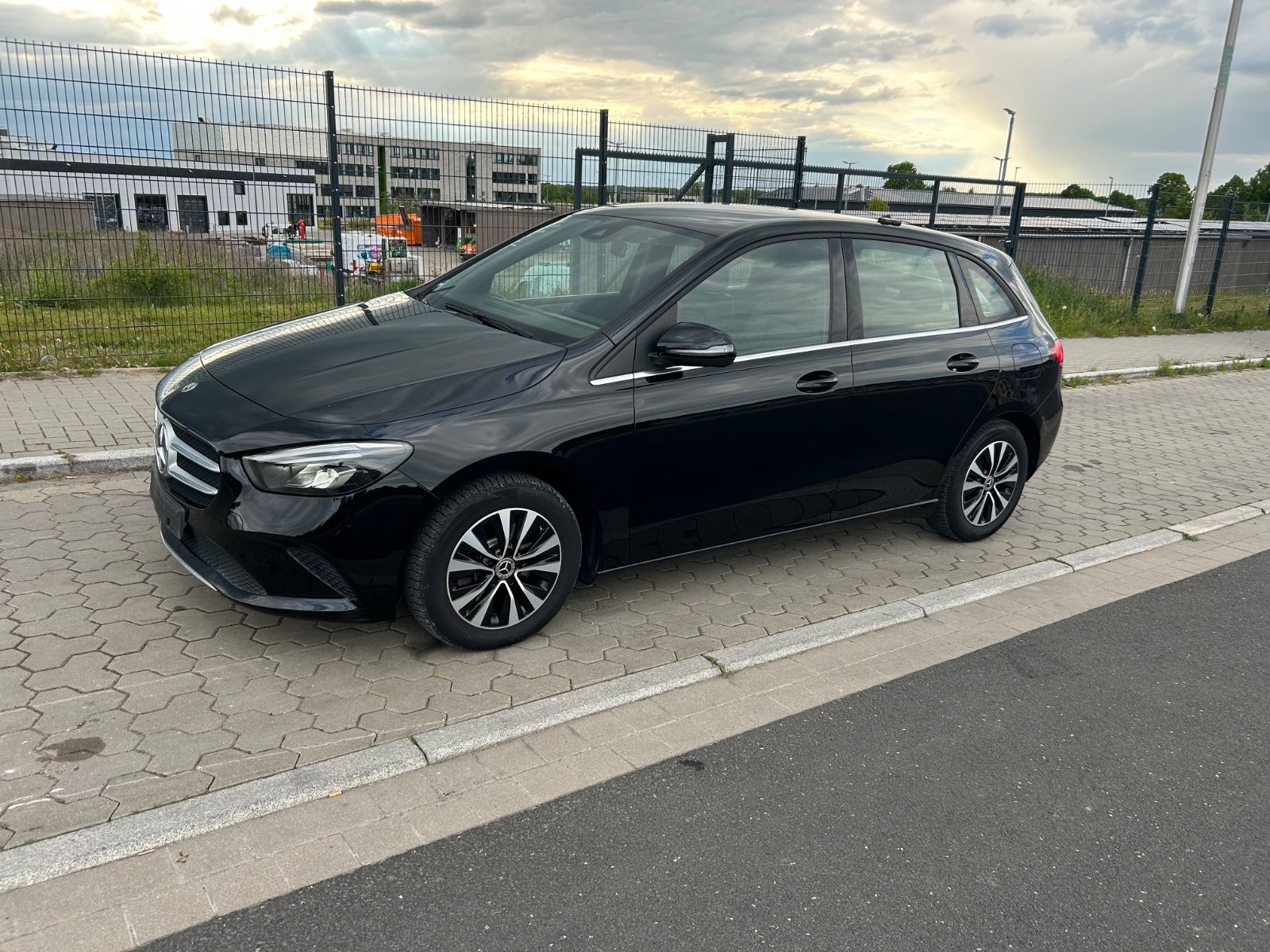 MERCEDES-BENZ B 200