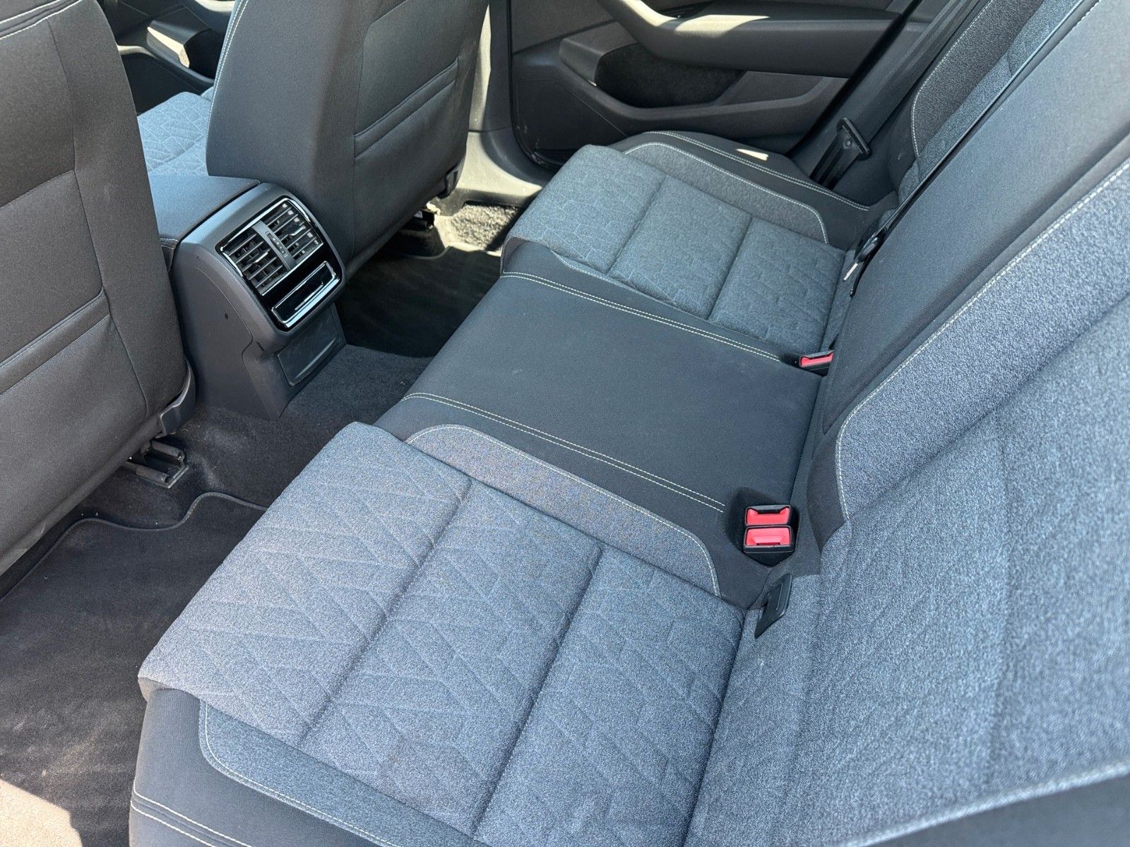 Fahrzeugabbildung Volkswagen Passat Variant Business 2.0 TDI