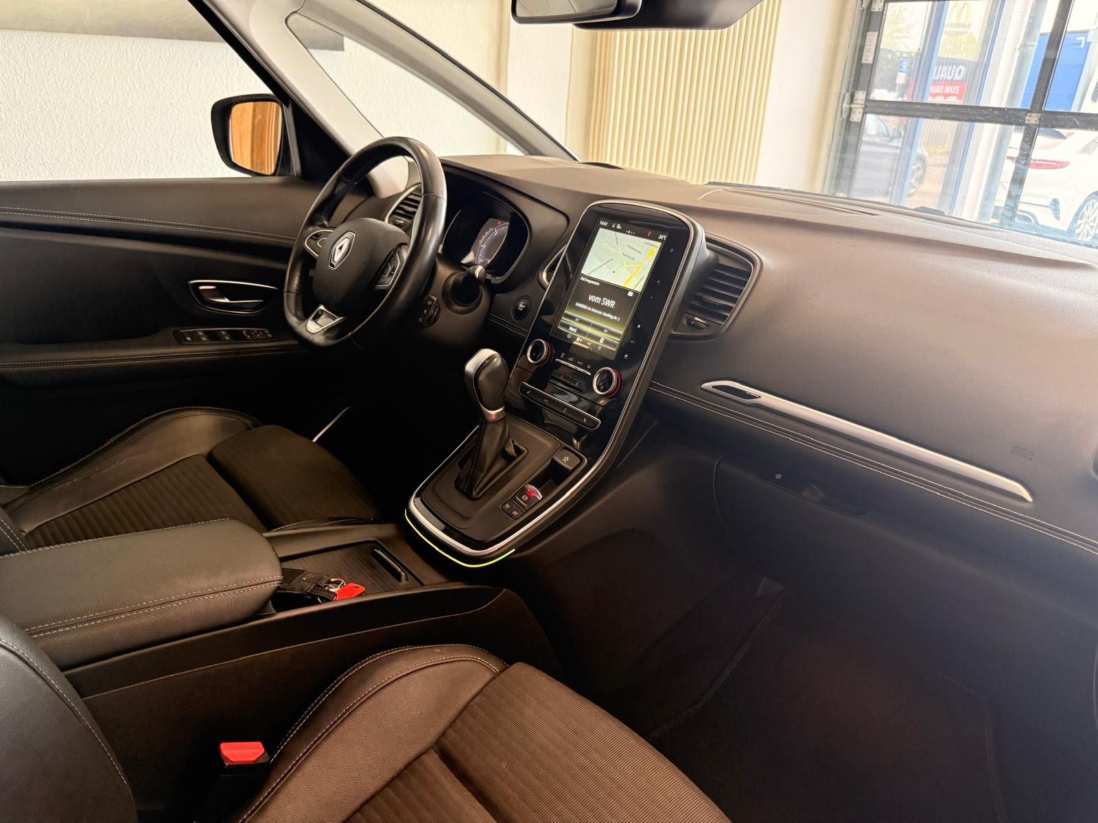 Fahrzeugabbildung Renault Scenic ENERGY dCi 160 EDC Bose Edition/ 7.SITZER