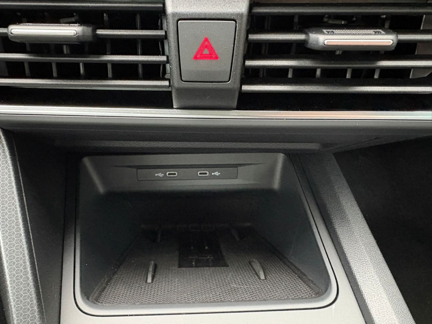 Fahrzeugabbildung SEAT Leon Sportstoure Road Edition VerkehrszeichenERK