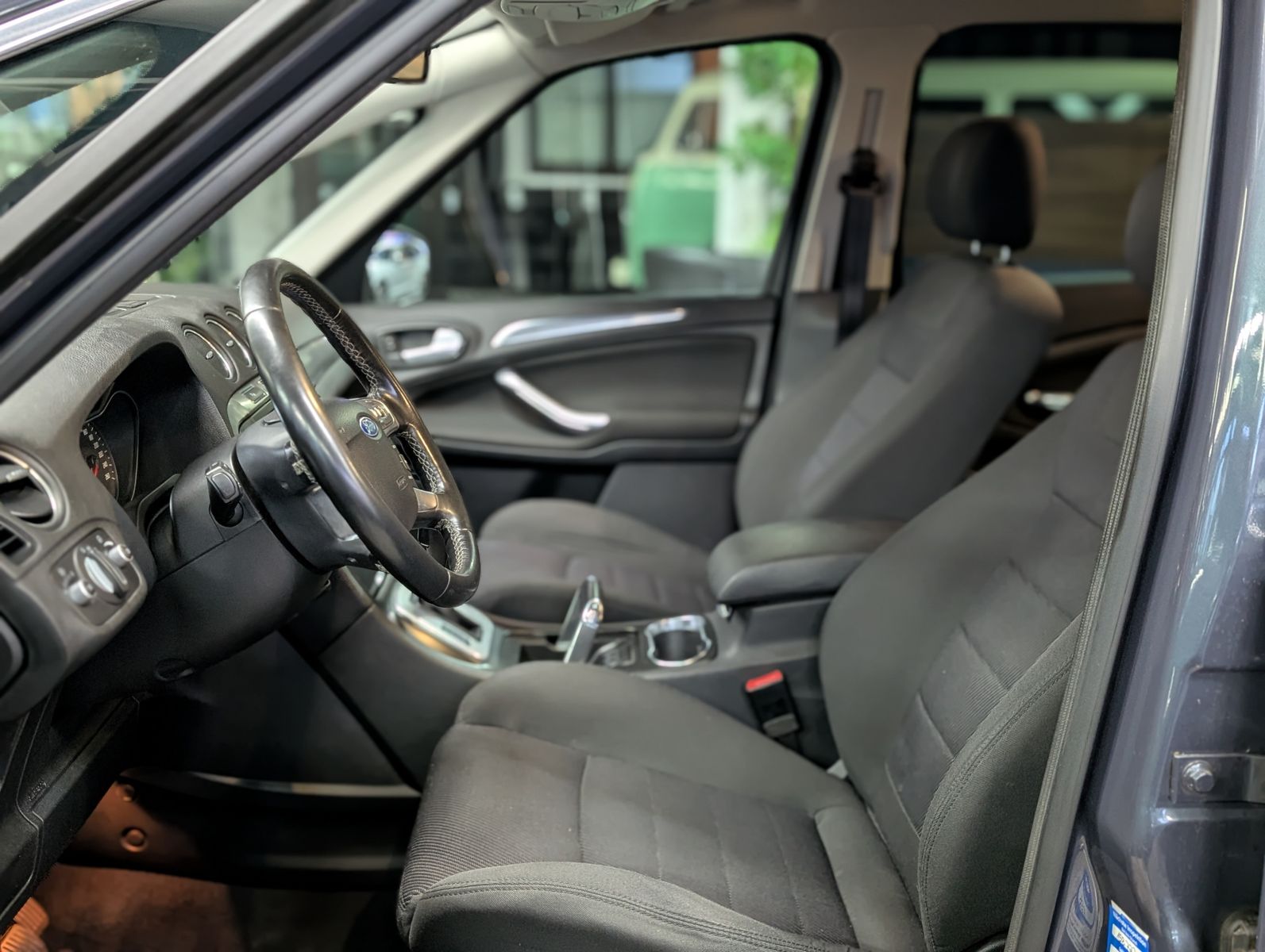 Fahrzeugabbildung Ford S-MAX Titanium SHZ*PDC*TEMP*NAVI*7 SITZER