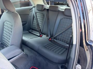 Audi A3 1.2 TFSI Attraction °AHK°SHZ°AAC°Allwetter°