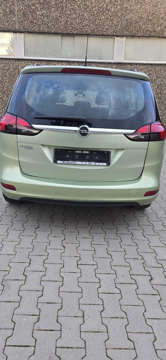 Opel Zafira 2012 — photo 12