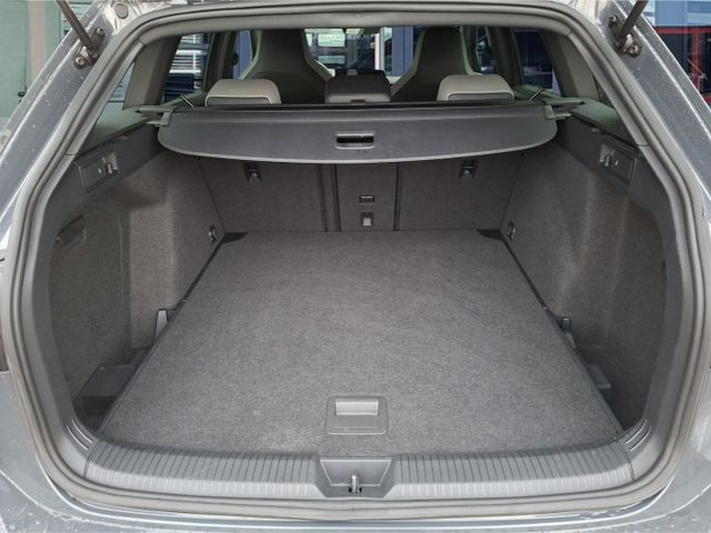 Volkswagen Golf R-Line 1.5 TSI °LED°ACC°Navi°SHZ°PDC°