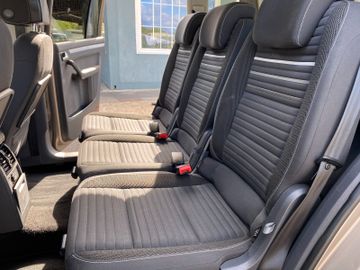 Volkswagen Touran - 11