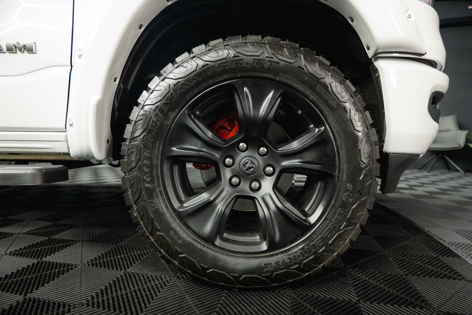 Fahrzeugabbildung Dodge RAM 5.7 V8 HEMI 4x4 OFFROAD Night-Paket *LED*