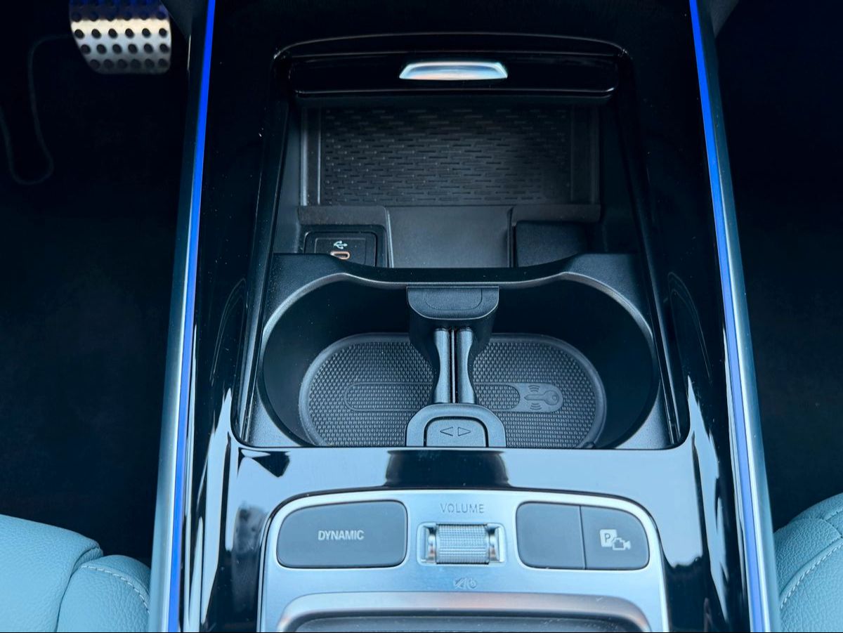 Fahrzeugabbildung Mercedes-Benz GLB 250 4M AMG Night+Pano+Burm+360°+Keyless+20"