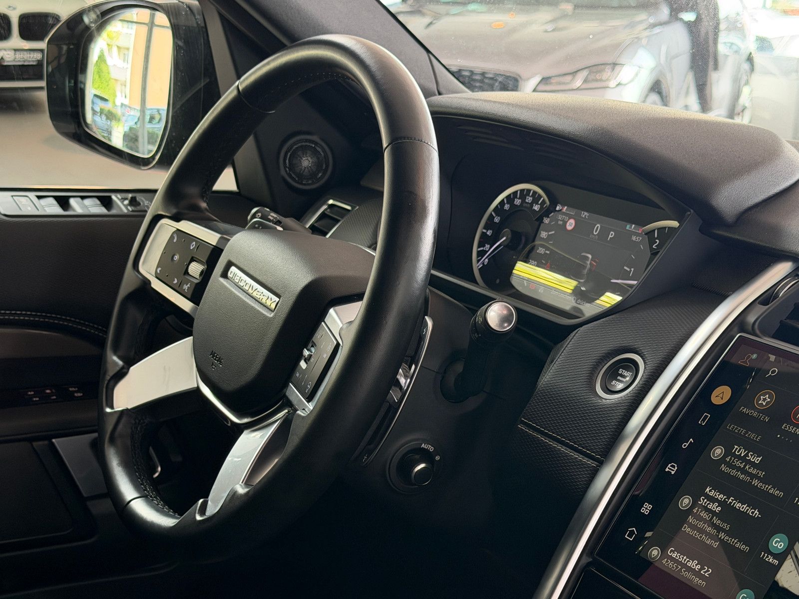 Fahrzeugabbildung Land Rover Discovery 5 R-Dynamic SE AWD/7-SITZER/360''KAM