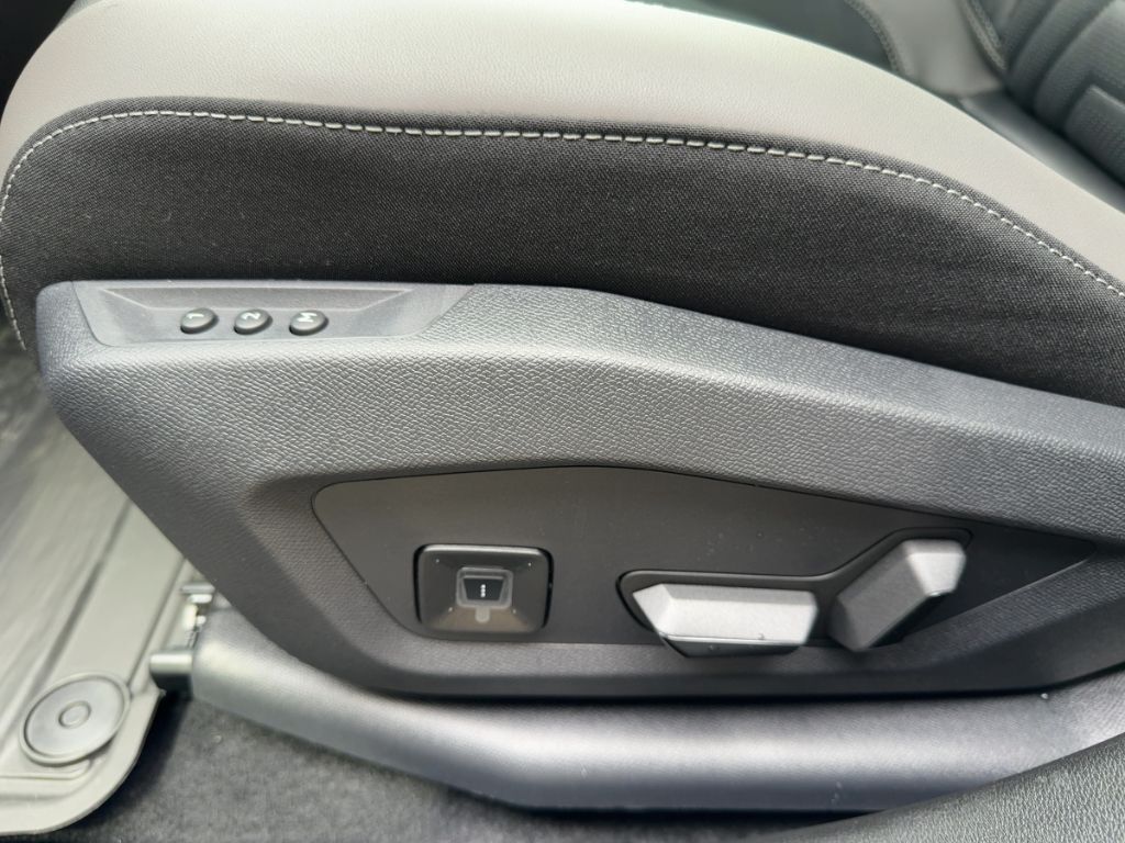 Fahrzeugabbildung Jeep Compass e-Hybrid First Edition PANO MATRIX HEAD-