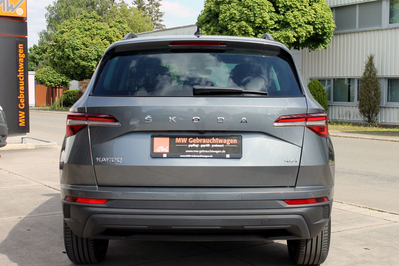 Fahrzeugabbildung SKODA Karoq Amb. 2.0 TDI 4x4 DSG ACC LED PANO KAM AHK