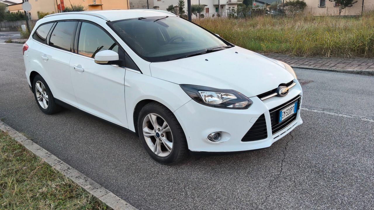 Ford Focus 2012 — rear view