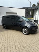 Hyundai STARIA 2.2 CRDi Signature 7-Sitzer Auto 4WD ... - blaue Hyundai STARIA