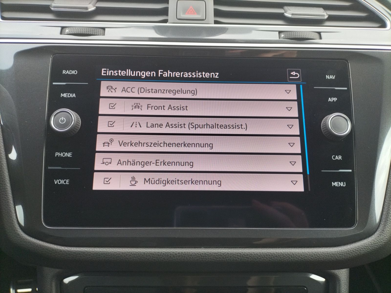 Fahrzeugabbildung Volkswagen Tiguan Allspace R-Line TDI 4M Matrix STHZG AHK H