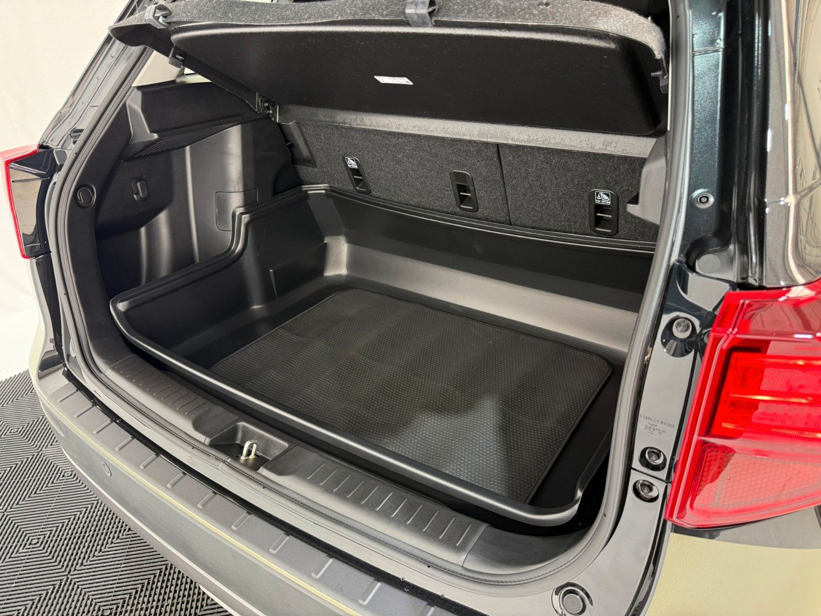 Fahrzeugabbildung Suzuki Vitara 1.4 Mild-Hybrid Comfort 4x4 - RTR Ranger