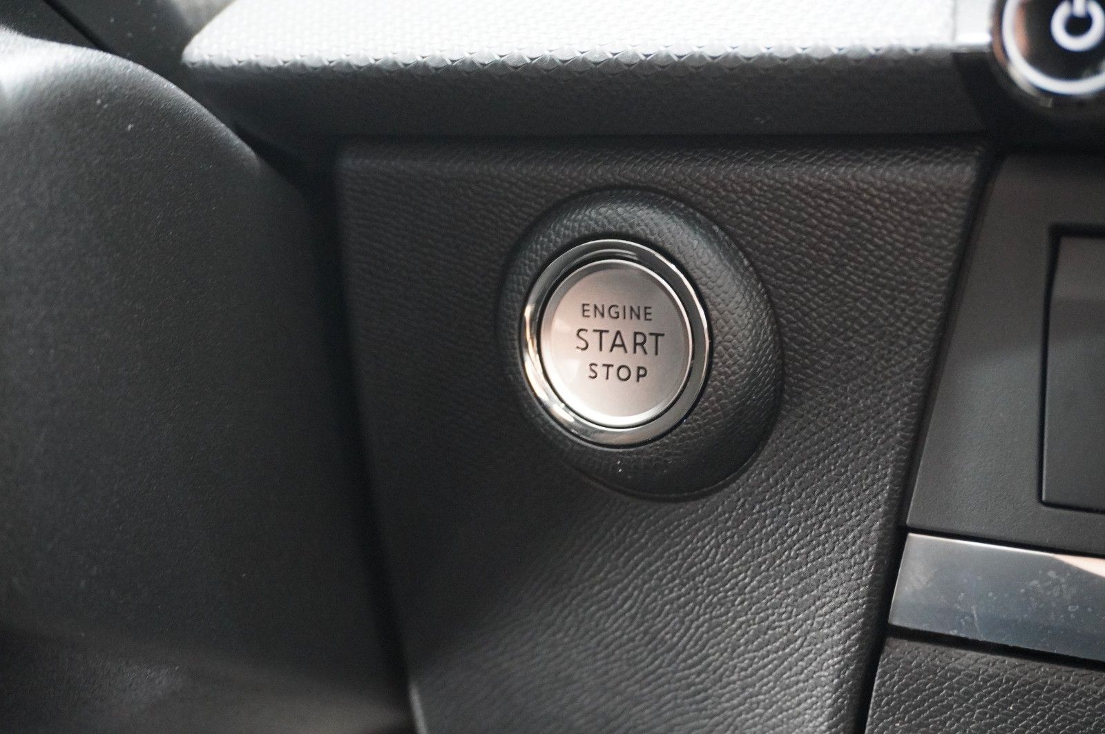 Fahrzeugabbildung Opel Astra L ST 1.2T ULTIMATE NAVI/LED/360° /PANO./SH
