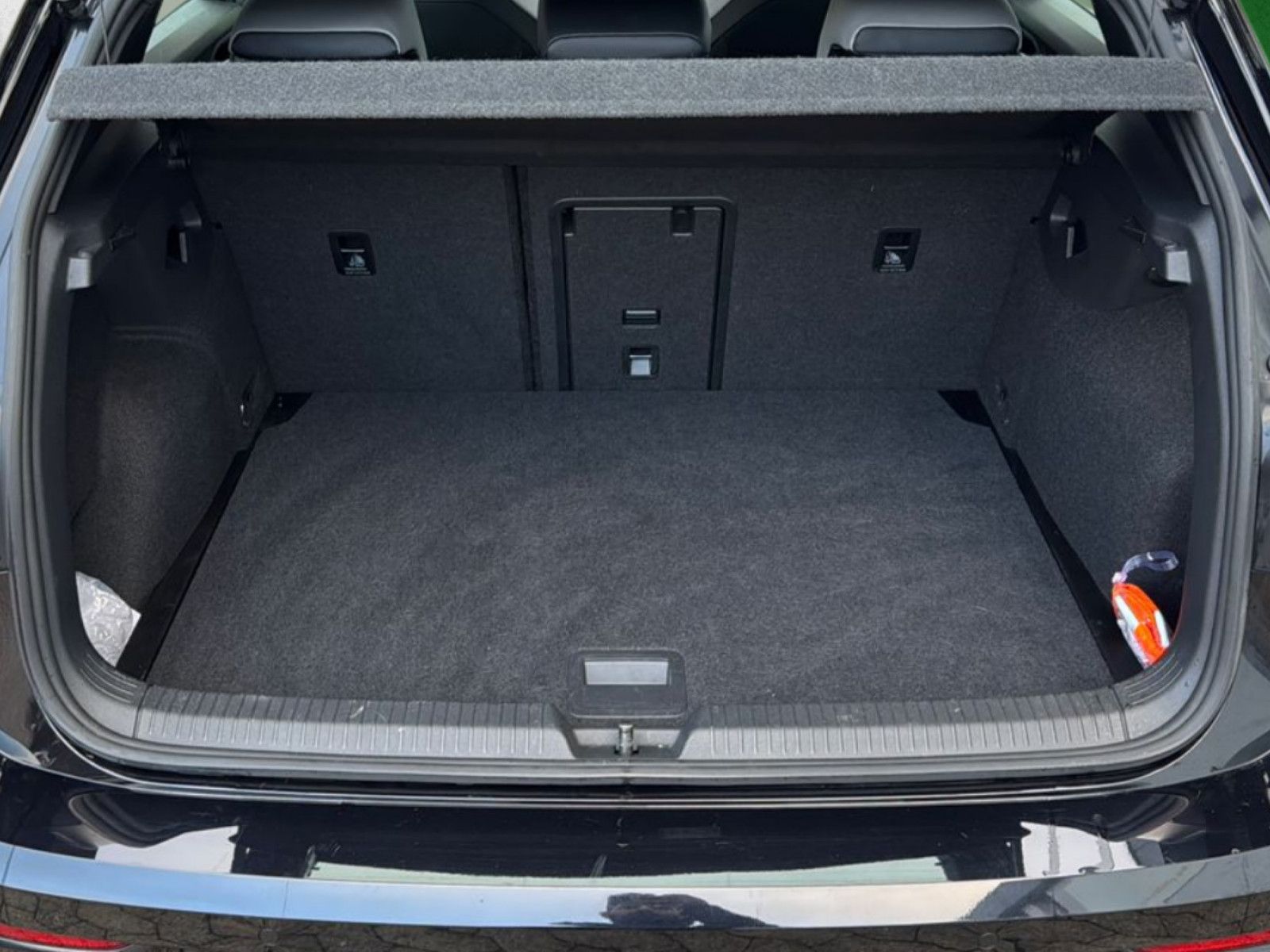 Fahrzeugabbildung Volkswagen Golf 2.0 TDI R-Line 150 PS/ PANO/ ACC/ HARMAN