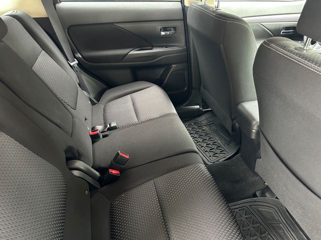 Fahrzeugabbildung Mitsubishi Outlander Edition 100+CarPlay+SHZ+Kamera+1.Hand