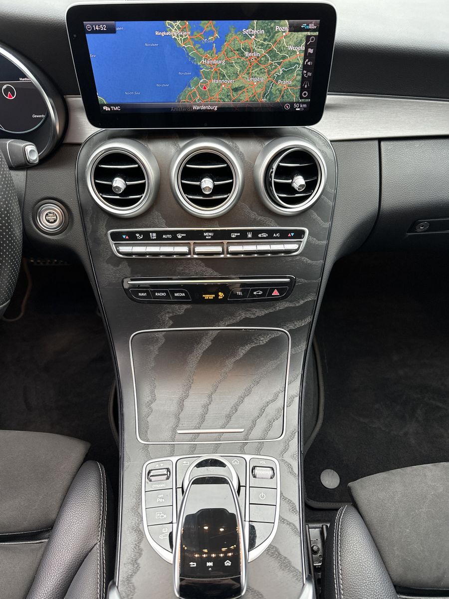 Fahrzeugabbildung Mercedes-Benz C 300e AMG-Line NAV+LED+CARPLAY+WIDESCREEN+DAB