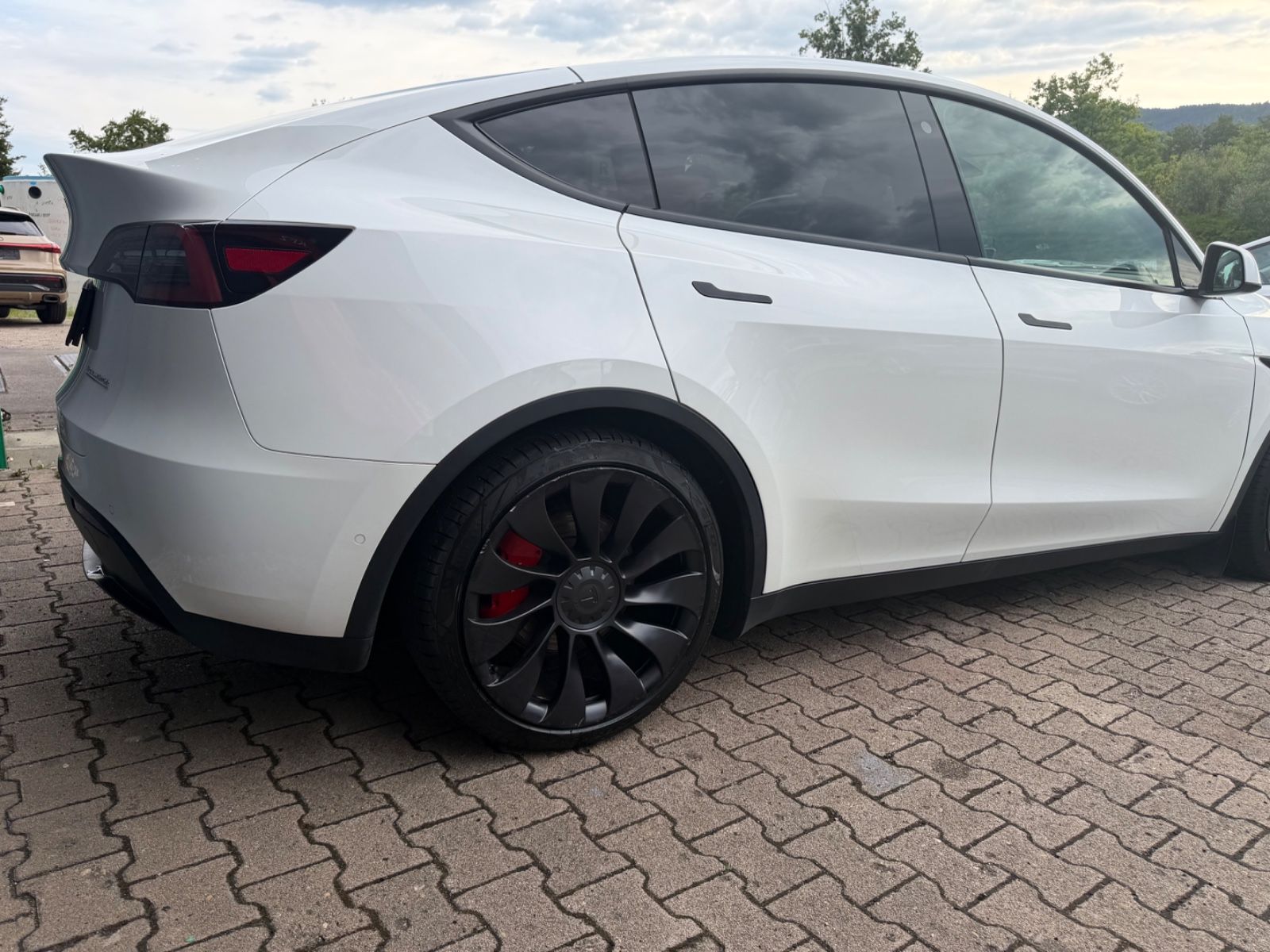 Tesla Model Y Performance Dual AWD Gigafactory foto 4