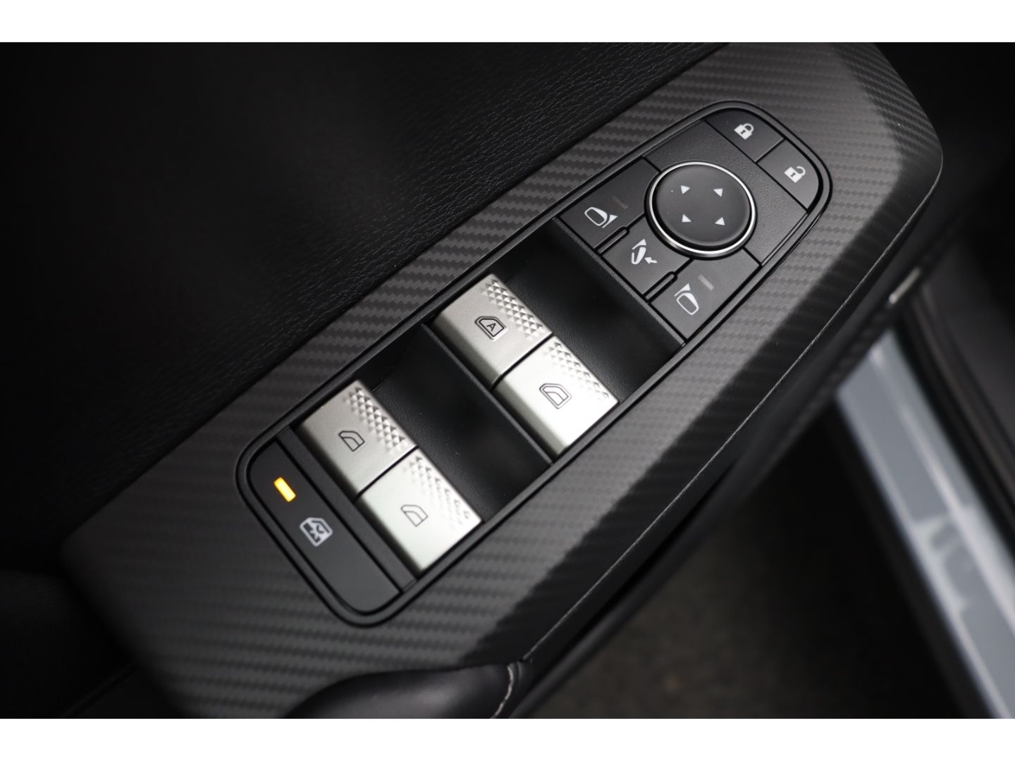 Fahrzeugabbildung Mitsubishi Outlander 2.4 PHEV 100 kW S-AWC Diamant ACC LED