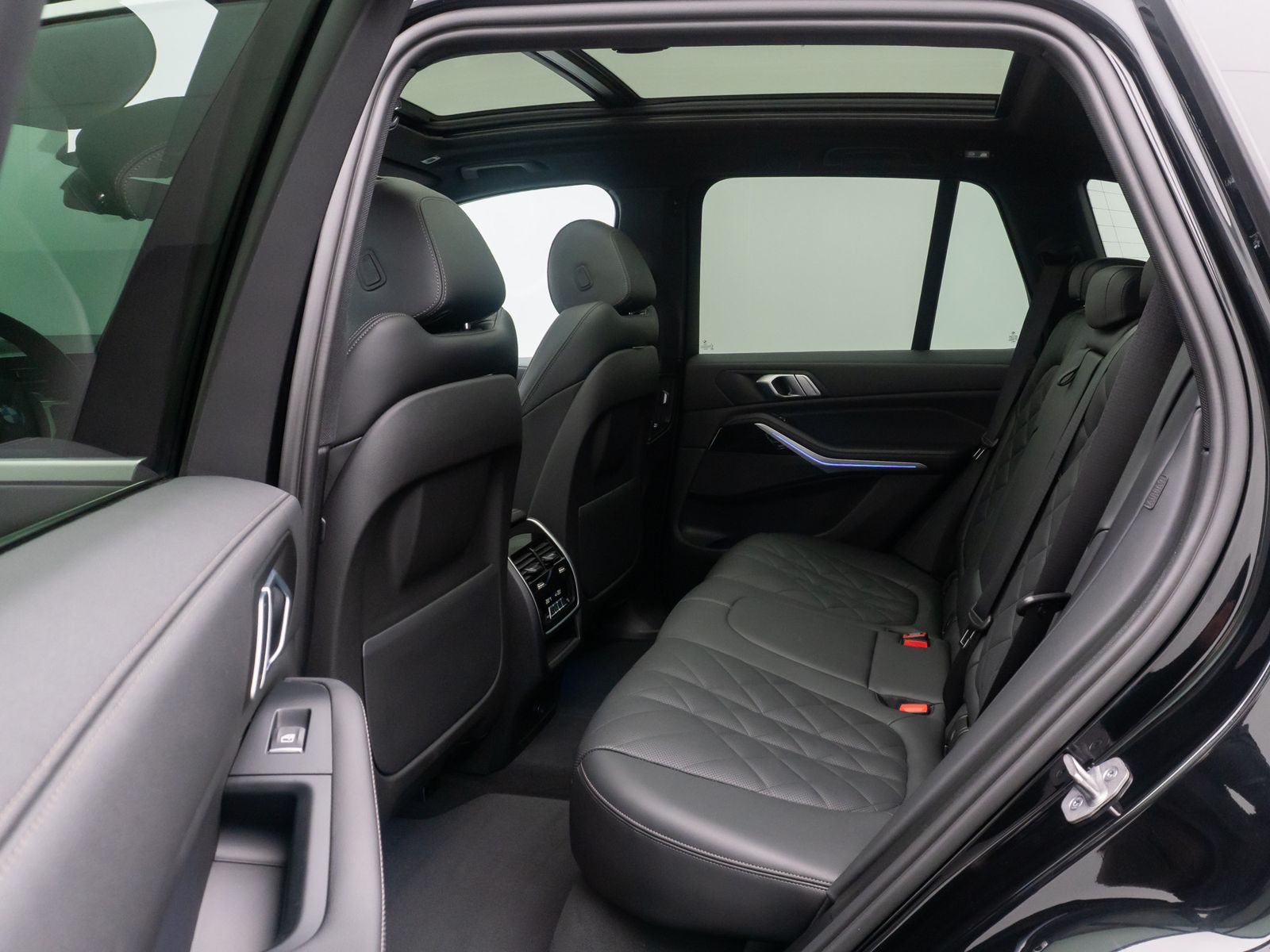 Fahrzeugabbildung BMW X5 xD30d M Sport 360° HUD DAB HiFi AHK Panorama