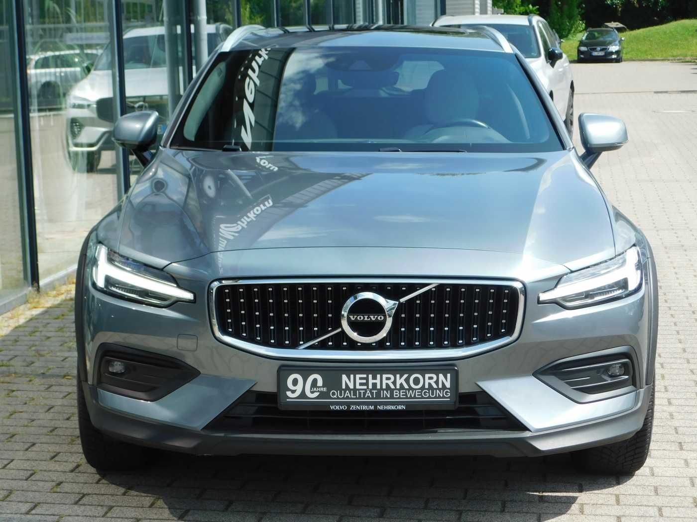 Fahrzeugabbildung Volvo V60 Cross Country B4 D AWD Geartronic Pro
