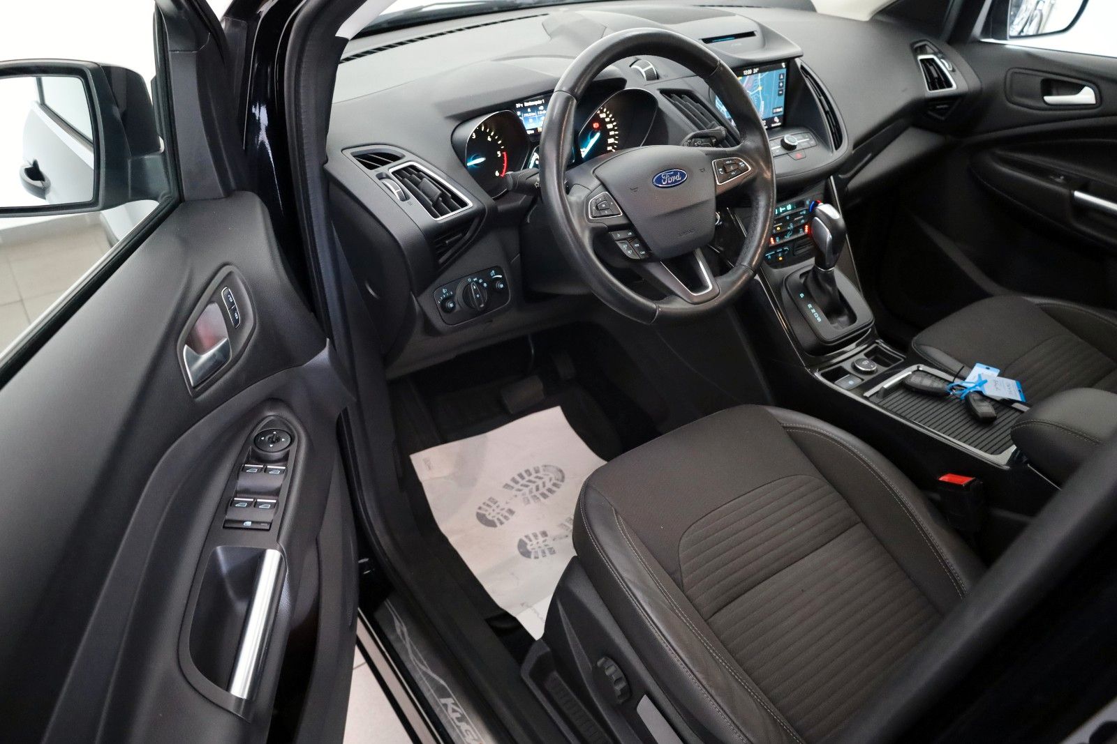 Fahrzeugabbildung Ford Kuga Titanium T.Leder,Navi,Keyless,SH,PDC,AHK
