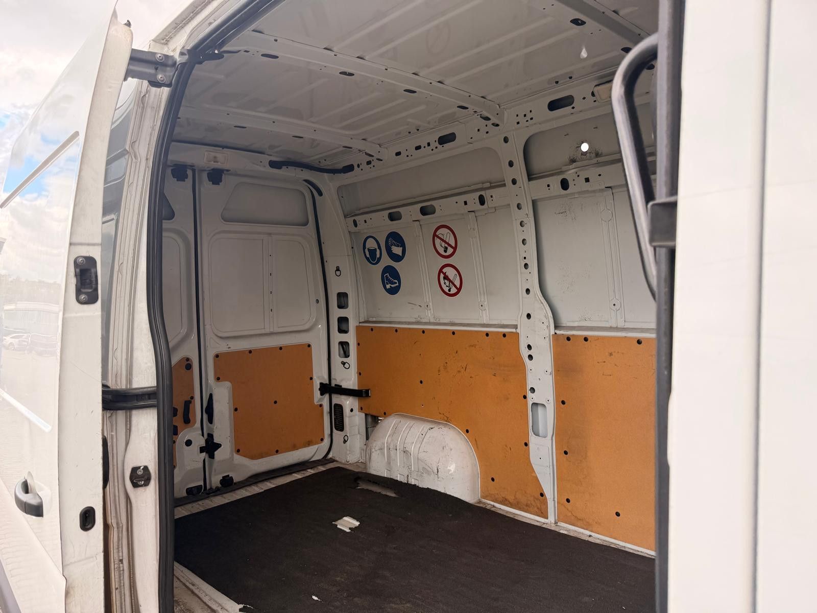 Fahrzeugabbildung Renault Master III Kasten L2H2 HKa 3,5t/1.HAND