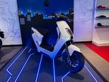 Honda EM1 e: ELEKTROROLLER, 2 AKKUS VORFÜHRER