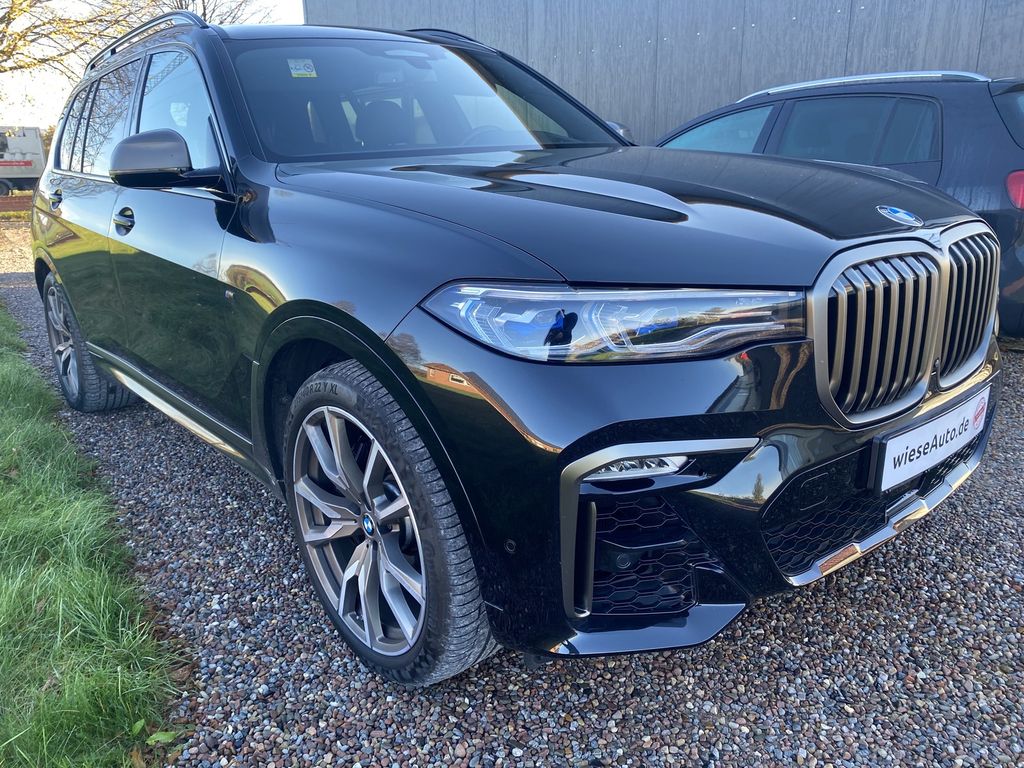 Image of BMW X7 M50
