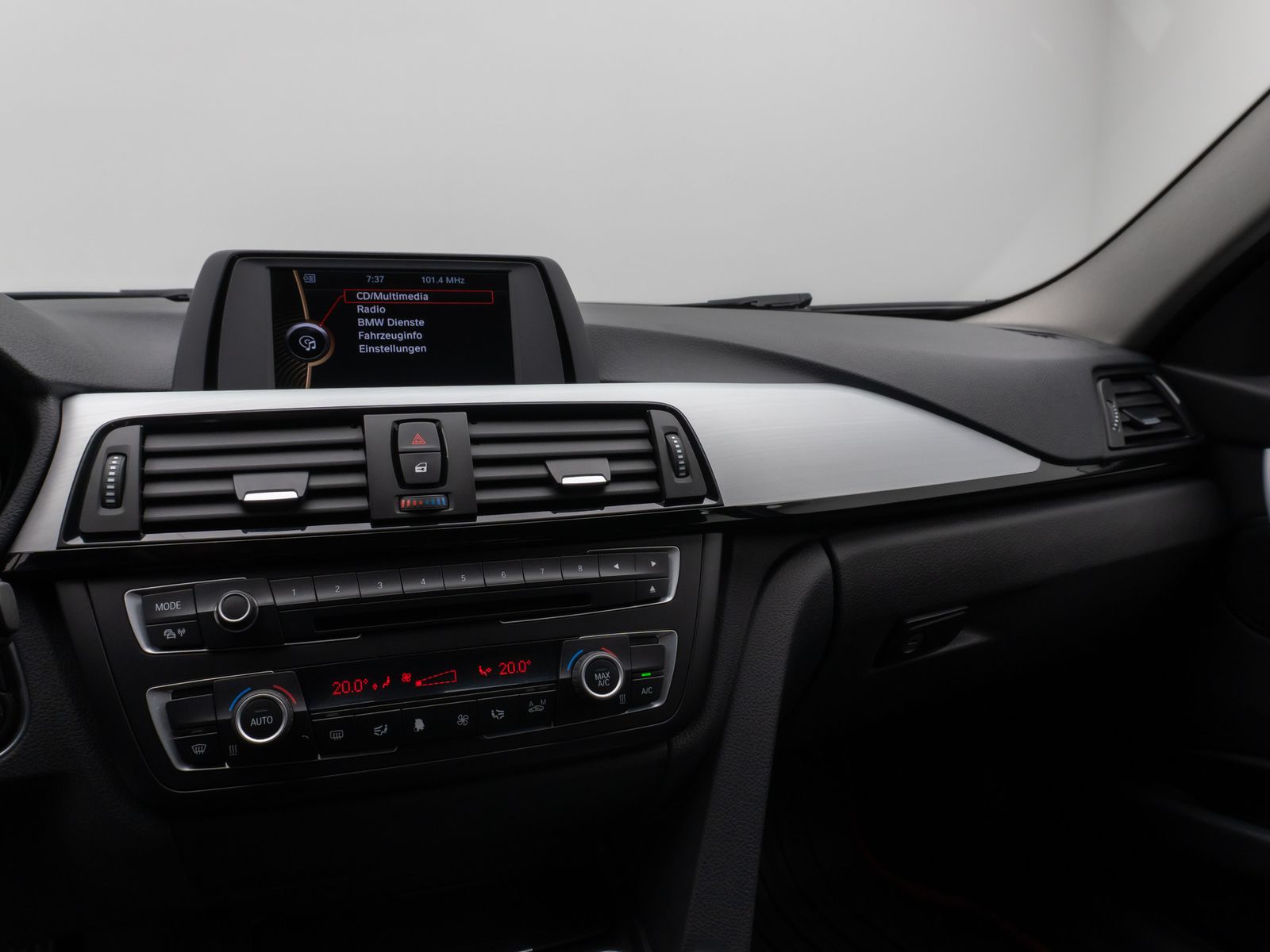 Fahrzeugabbildung BMW 320i Sport Line PDC Xenon AHK Geschwindigkeitsre