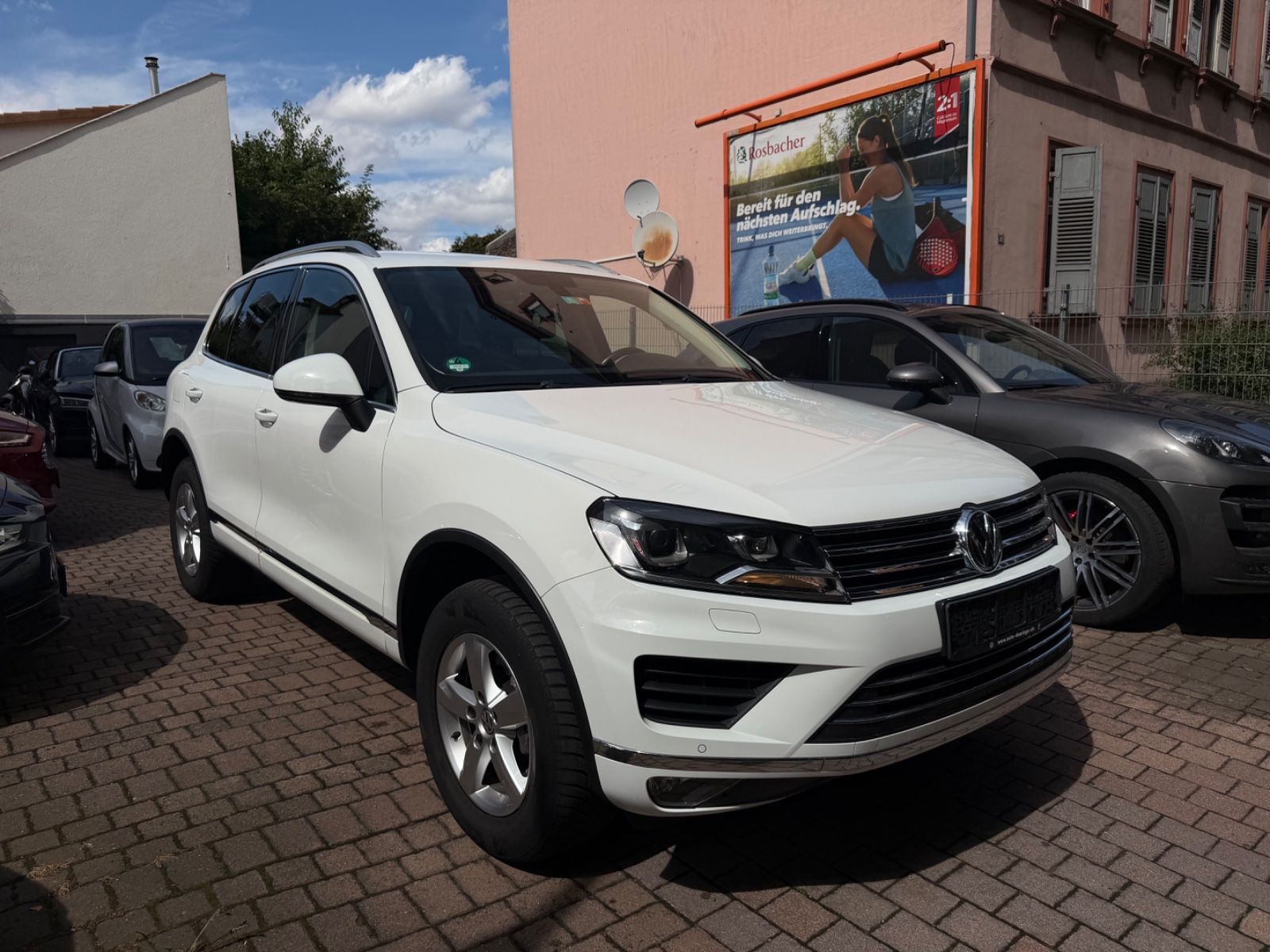 Volkswagen Touareg - 1